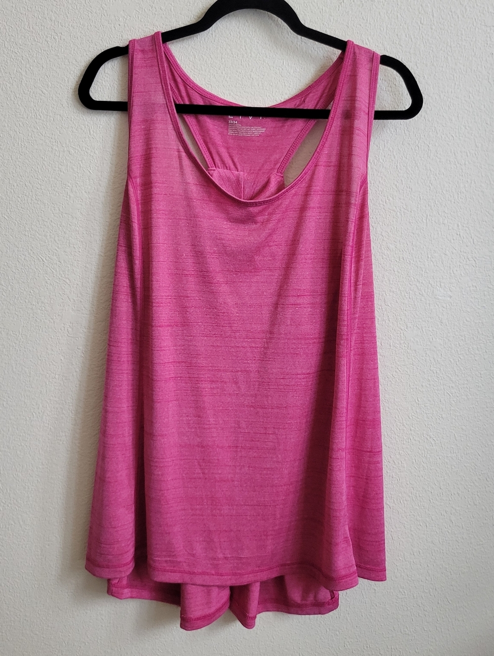 Livi Hot Pink Women's Scoop Neck Tank Top Size 22/24. Length 29" P2P 26"